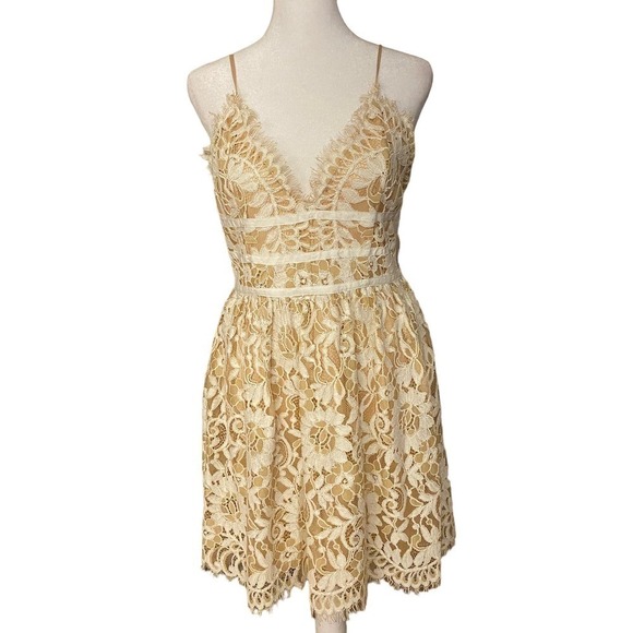 NBD Women Revolve Give It Up Lace Fit & Flare Dress V Neck Cream Beige Medium - Picture 2 of 13